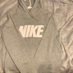 Size medium me or women’s Nike hoodie